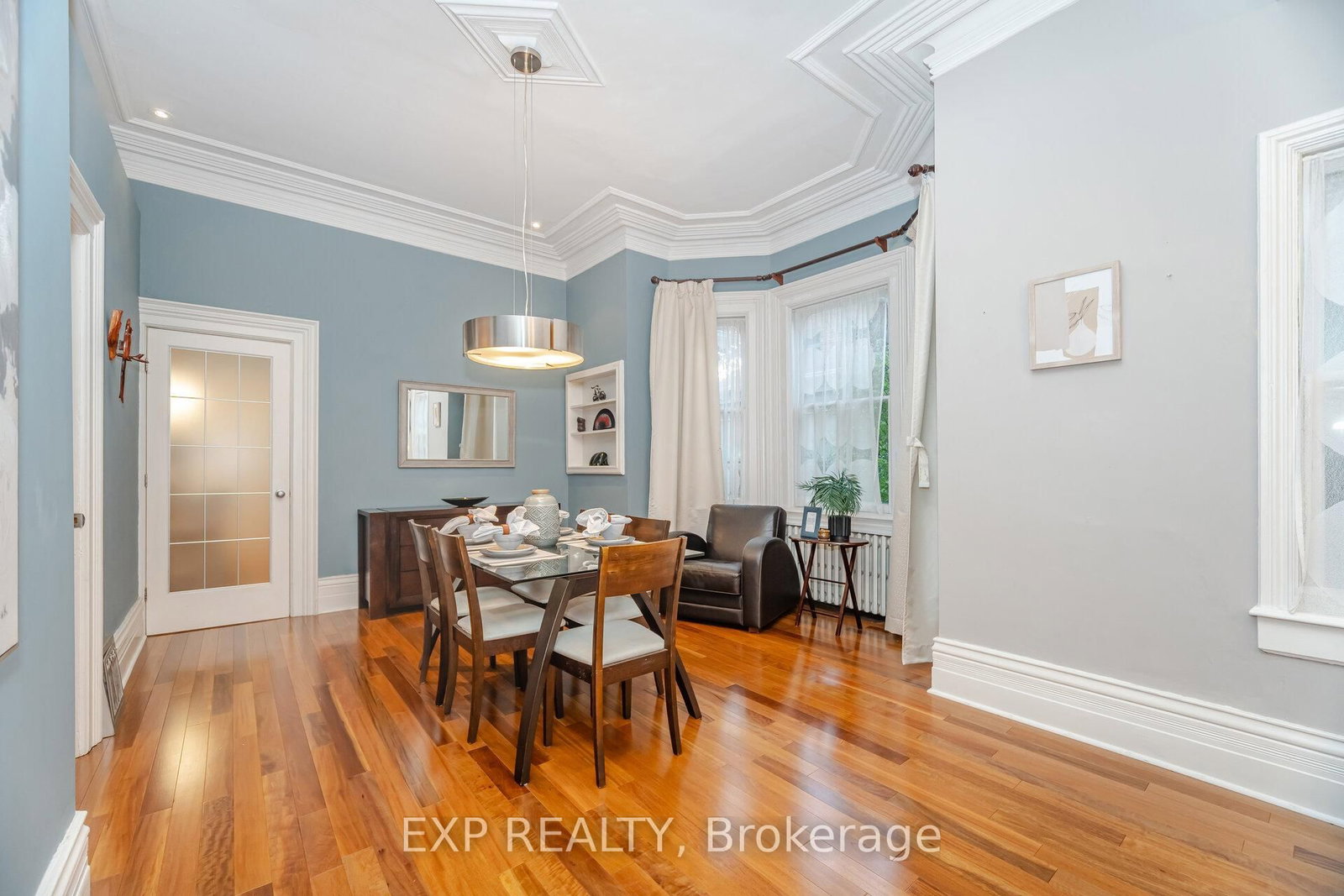 Detached House for sale at 51 Chapel Street, Brampton, Ontario, L6W 2H5 - Downtown Brampton - MLS: W12959454