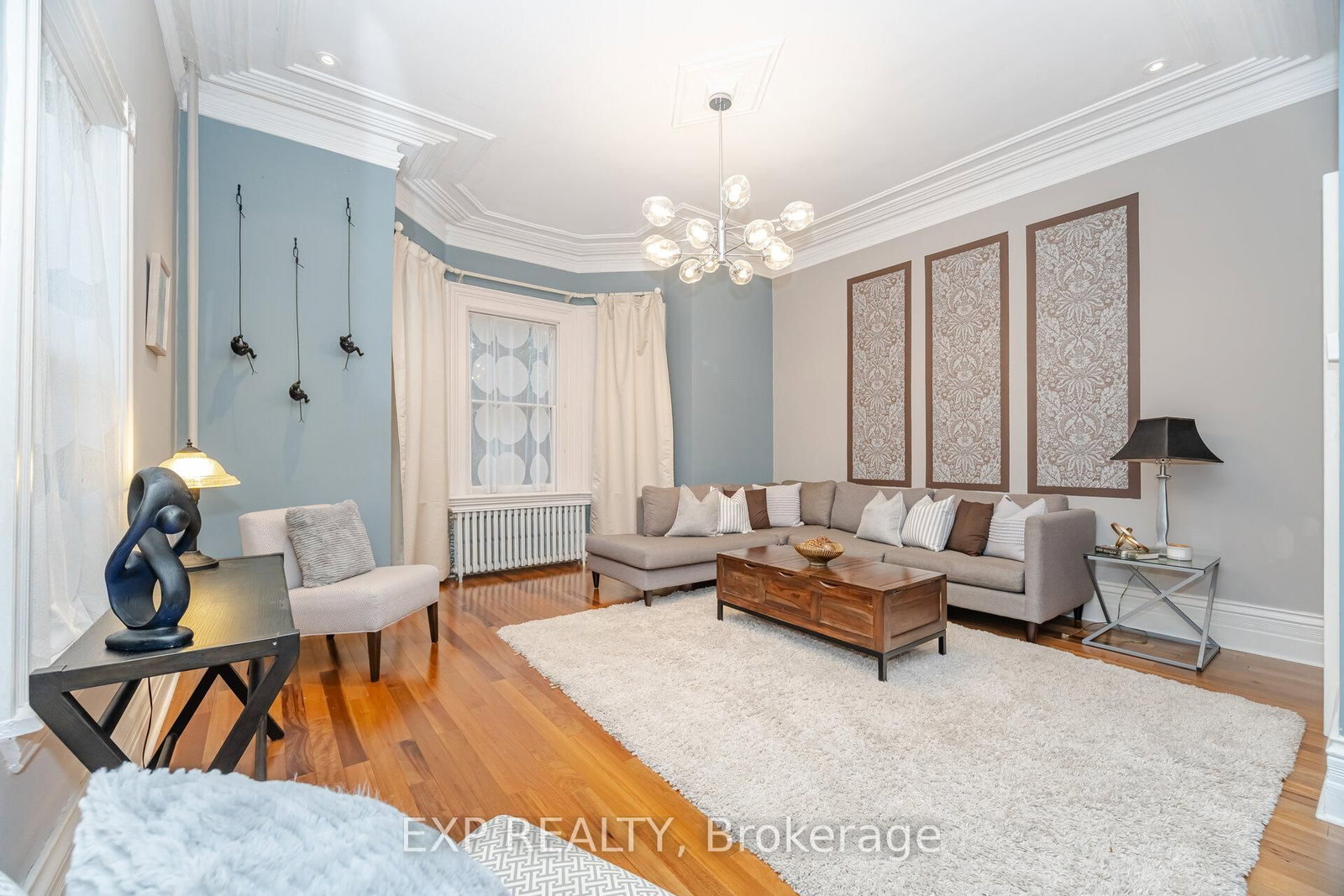 Detached House for sale at 51 Chapel Street, Brampton, Ontario, L6W 2H5 - Downtown Brampton - MLS: W12959454