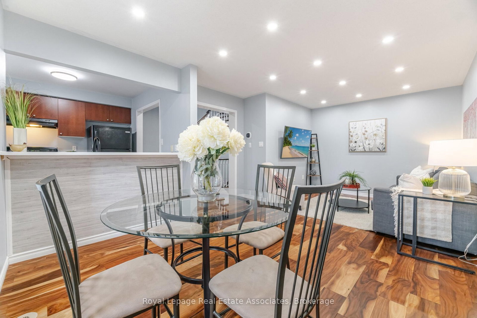 Townhouse for sale at 932 Burgess Gdns, Milton, Ontario, L9T 0K8 - Coates - MLS: W12959580