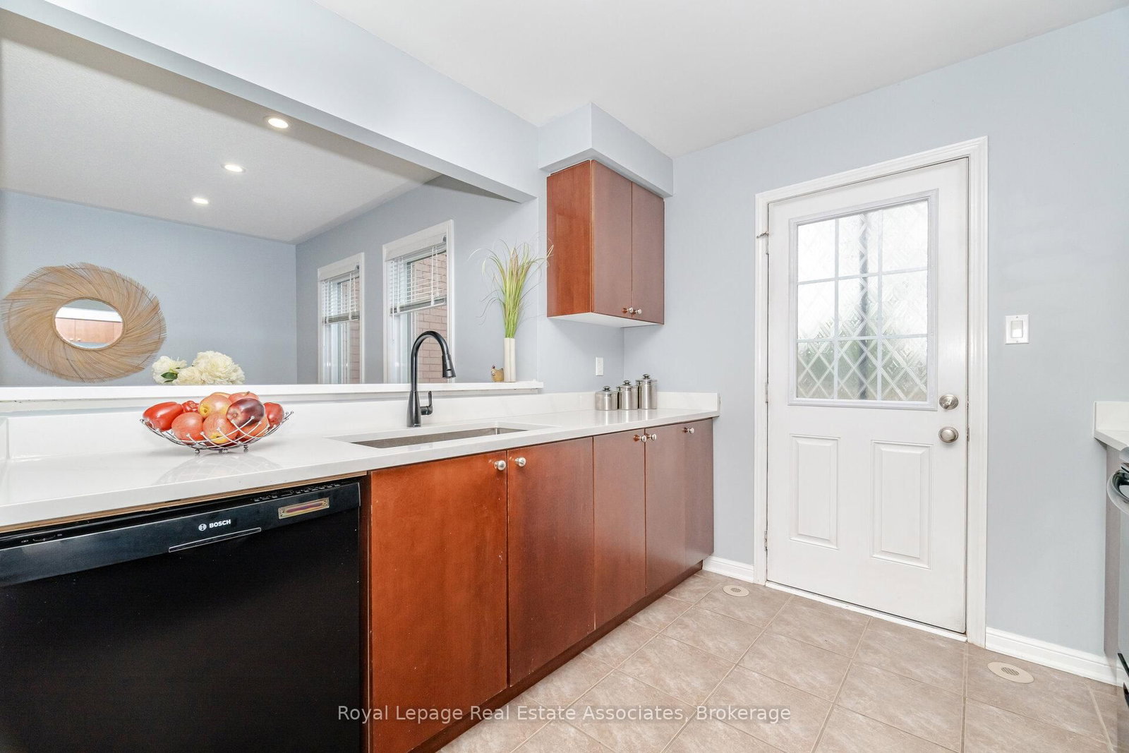 Townhouse for sale at 932 Burgess Gdns, Milton, Ontario, L9T 0K8 - Coates - MLS: W12959580