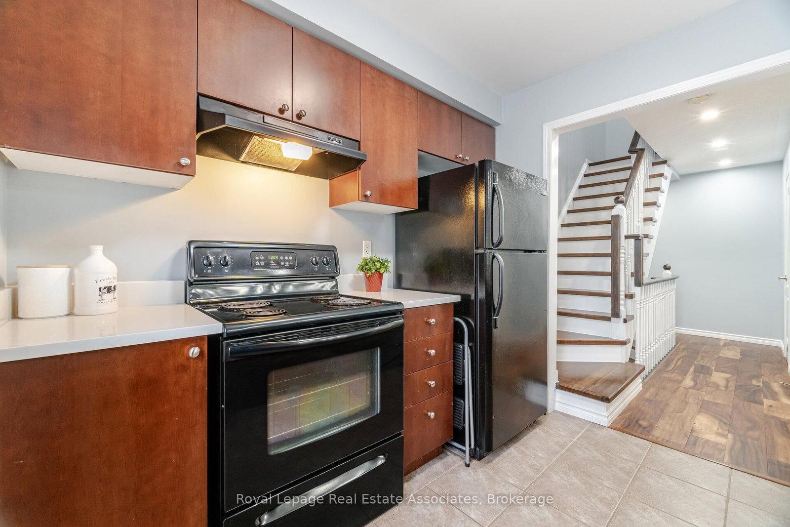 Townhouse for sale at 932 Burgess Gdns, Milton, Ontario, L9T 0K8 - Coates - MLS: W12959580