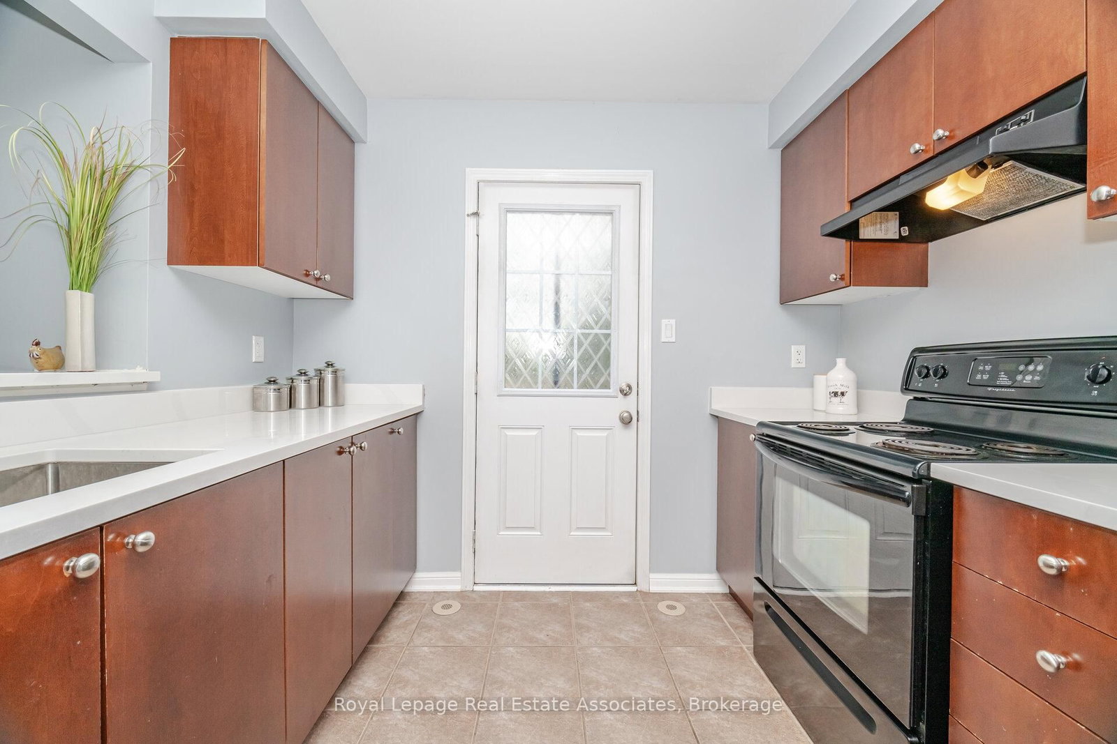 Townhouse for sale at 932 Burgess Gdns, Milton, Ontario, L9T 0K8 - Coates - MLS: W12959580