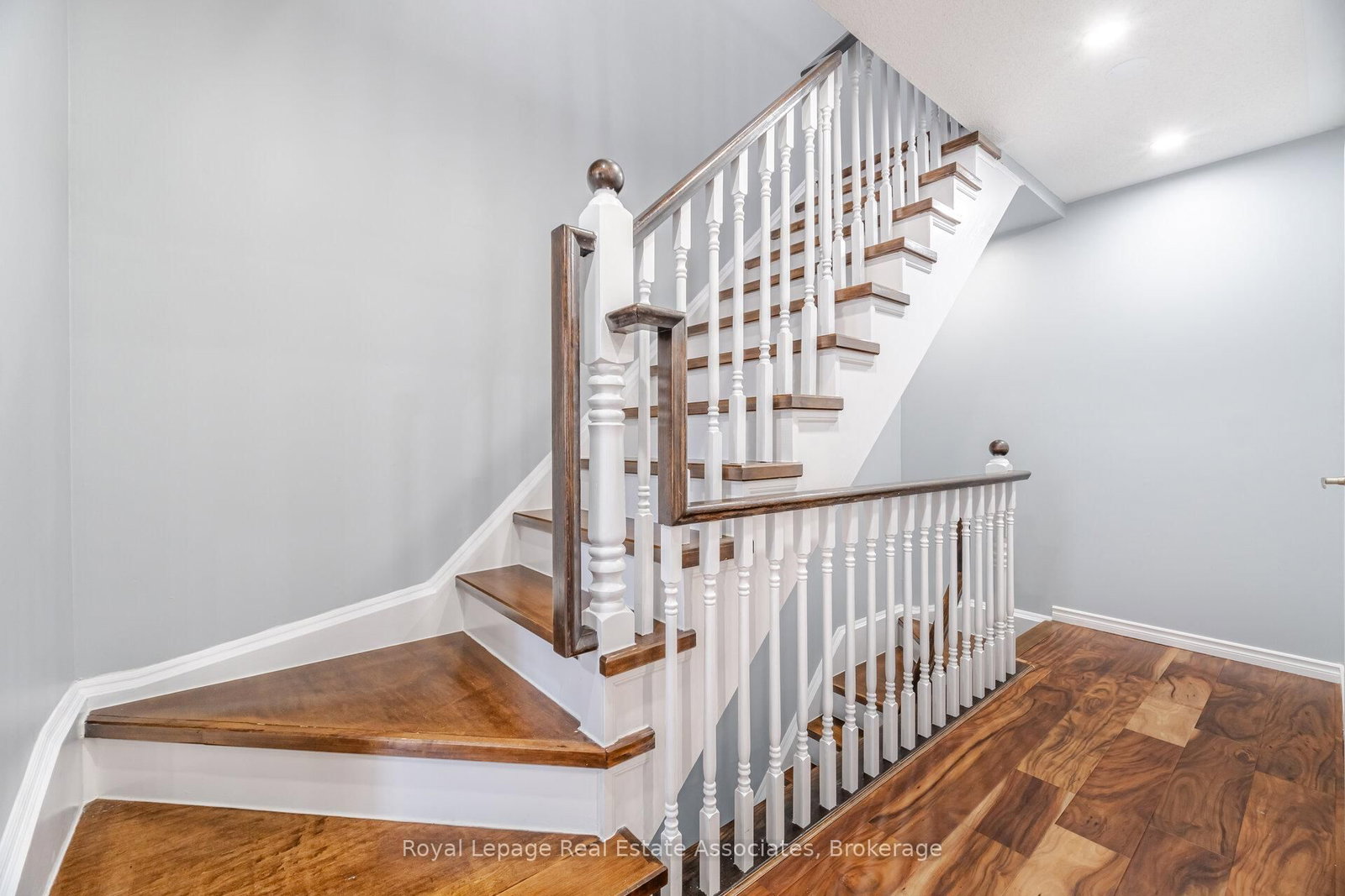 Townhouse for sale at 932 Burgess Gdns, Milton, Ontario, L9T 0K8 - Coates - MLS: W12959580