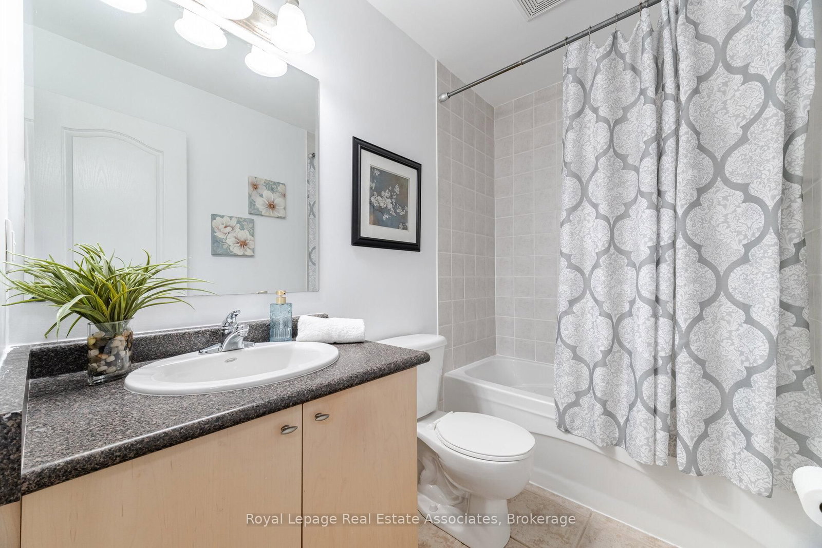 Townhouse for sale at 932 Burgess Gdns, Milton, Ontario, L9T 0K8 - Coates - MLS: W12959580