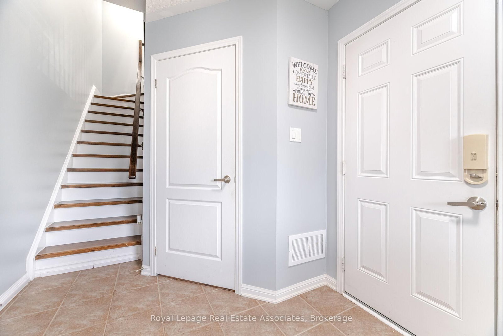 Townhouse for sale at 932 Burgess Gdns, Milton, Ontario, L9T 0K8 - Coates - MLS: W12959580