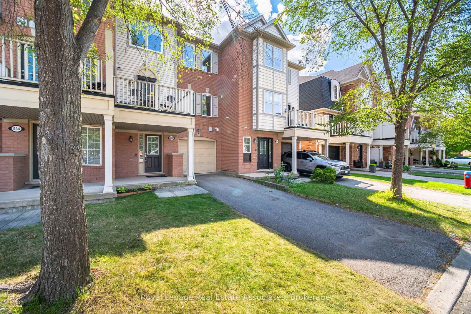 Townhouse for sale at 932 Burgess Gdns, Milton, Ontario, L9T 0K8 - Coates - MLS: W12959580