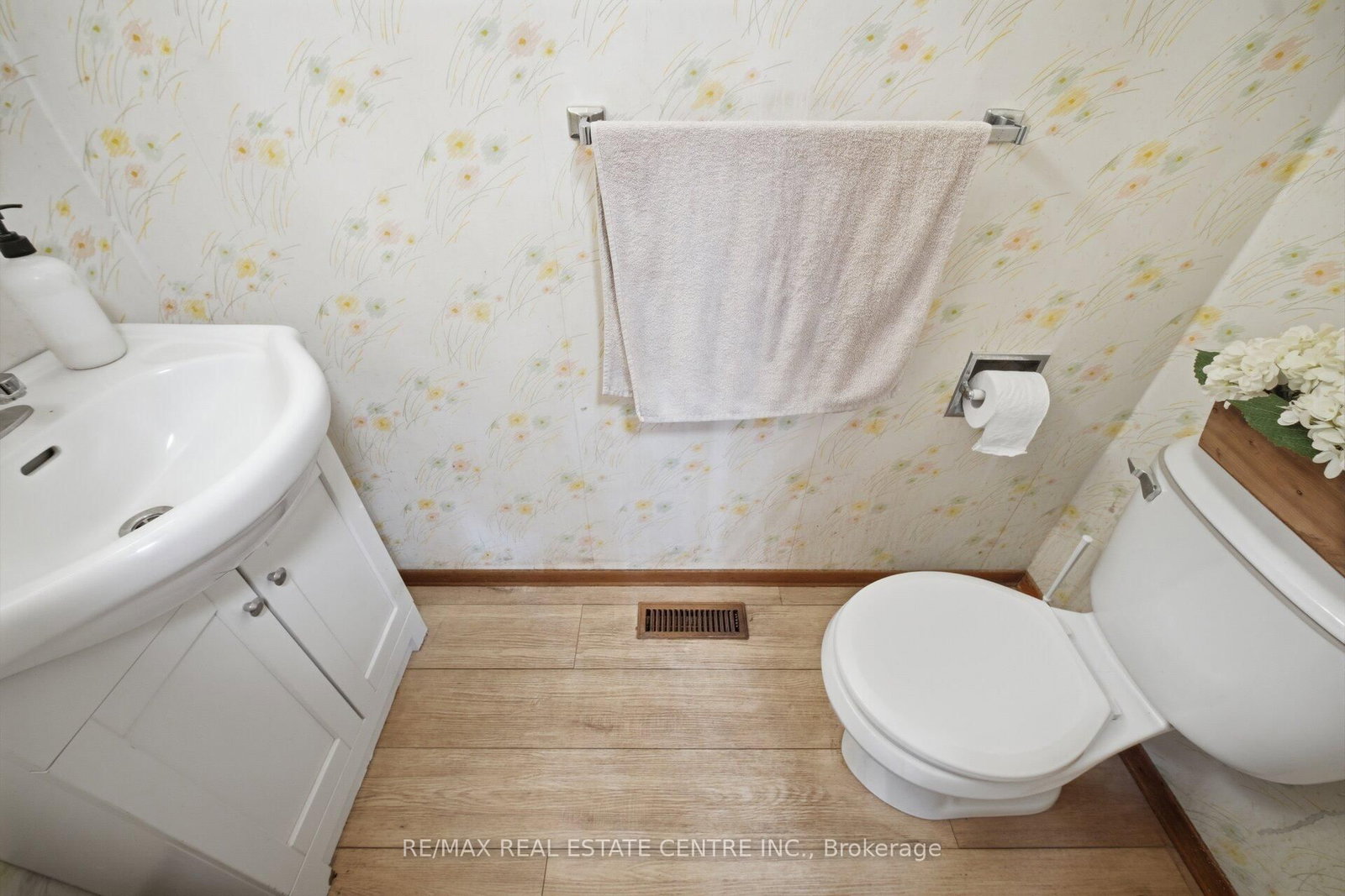 Detached House for sale at 32 Dafoe Crescent, Brampton, Ontario, L6Y 2L2 - Fletcher's West - MLS: W12959586