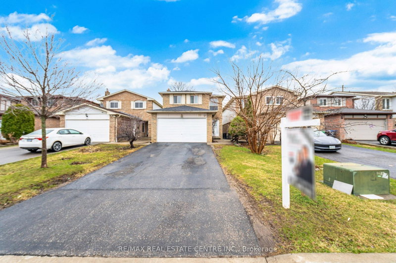 32 Dafoe Cres, Brampton, L6Y 2L2 | Image 2