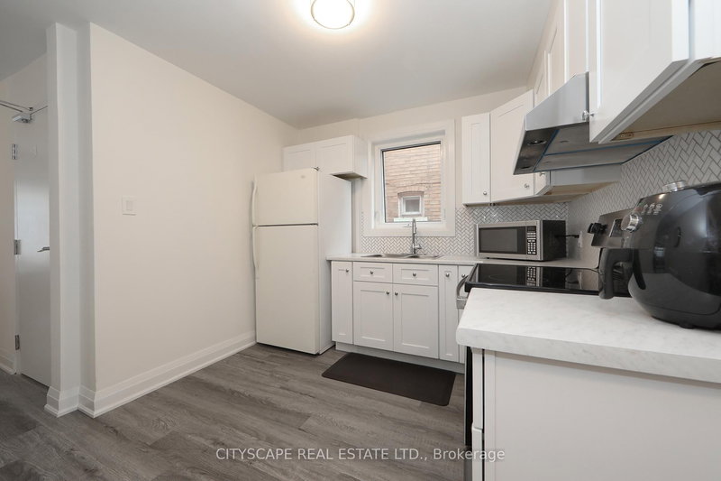 Main - 459 Hopewell Ave, Toronto, M6E 2S4 | Image 3