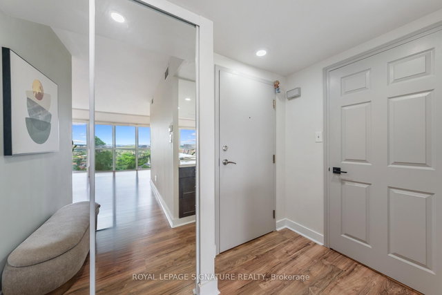 LPH4 - 880 Dundas Street W