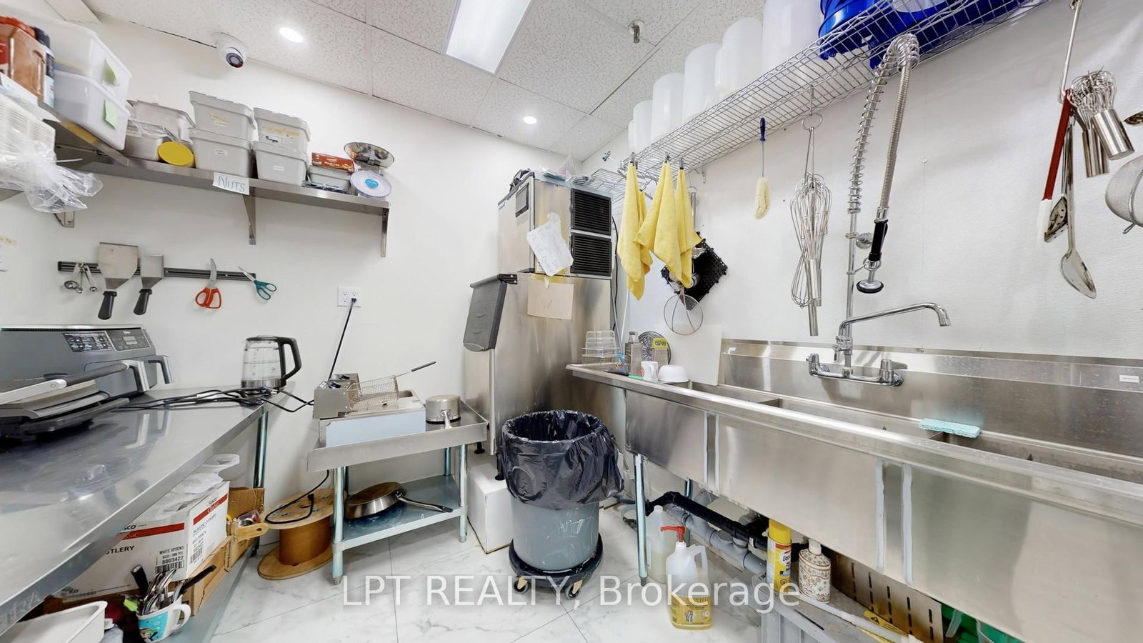 83 Kennedy Road S, Unit 22 - Photo 16