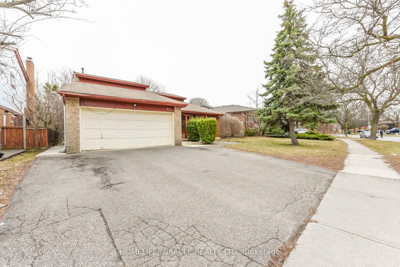 67 Massey St, Brampton, L6S 3A3 | Image 2