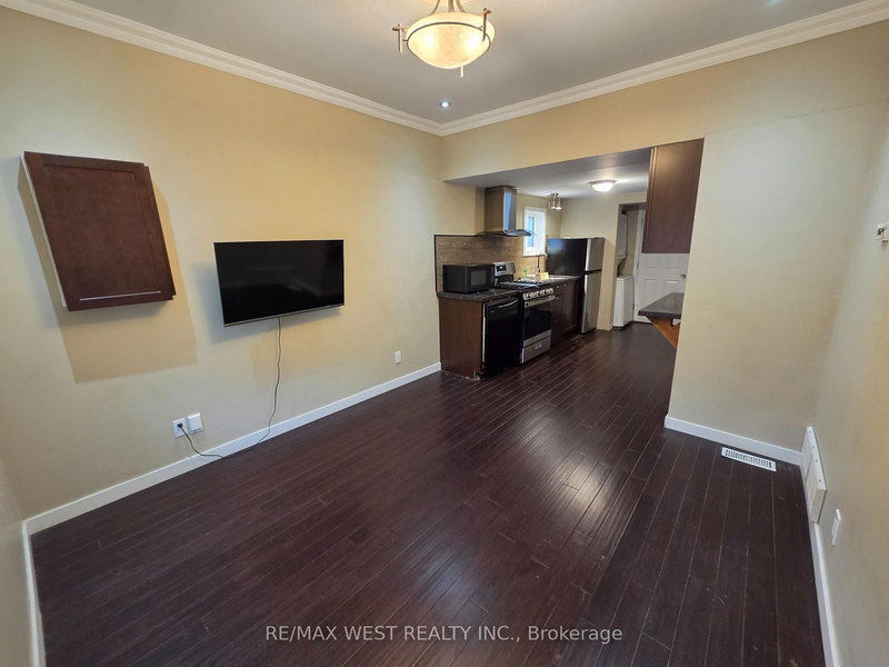 home for lease on Main-44 Beechwood Avenue