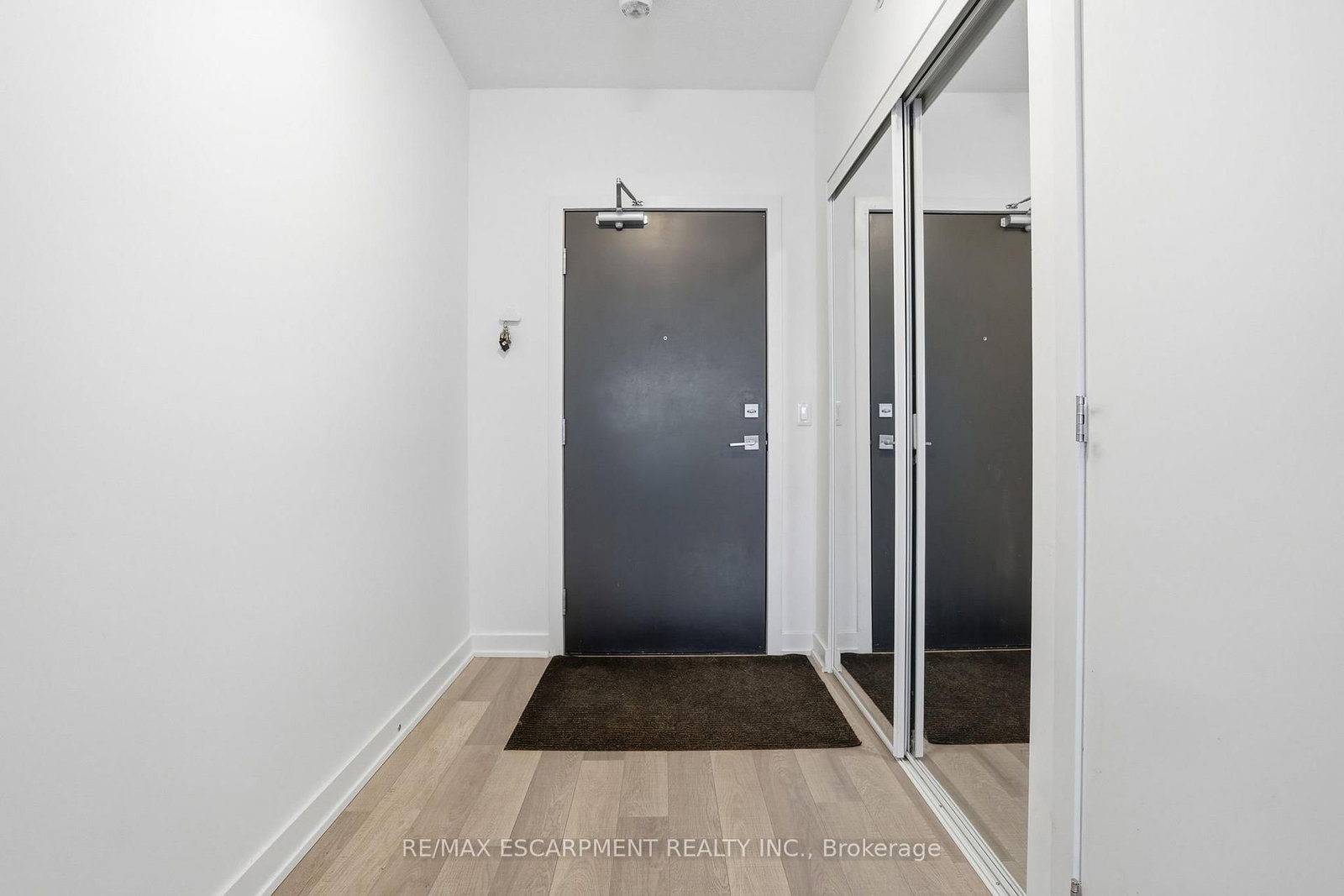 5240 Dundas Street • #B418 • Burlington, ON photo 4