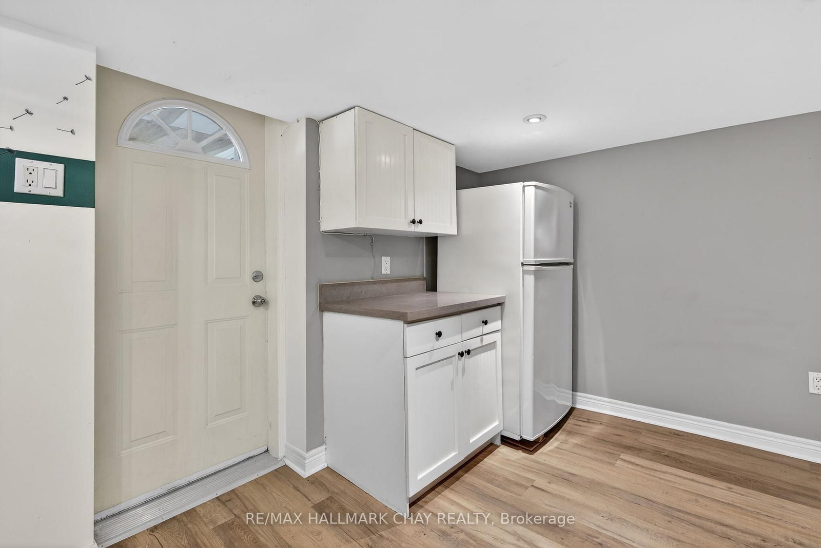 45 Caledonia Road, Unit Lower - Photo 7