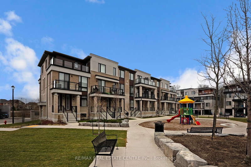 43 - 45 Knotsberry Circ, Brampton, L6Y 6G1 | Image 2