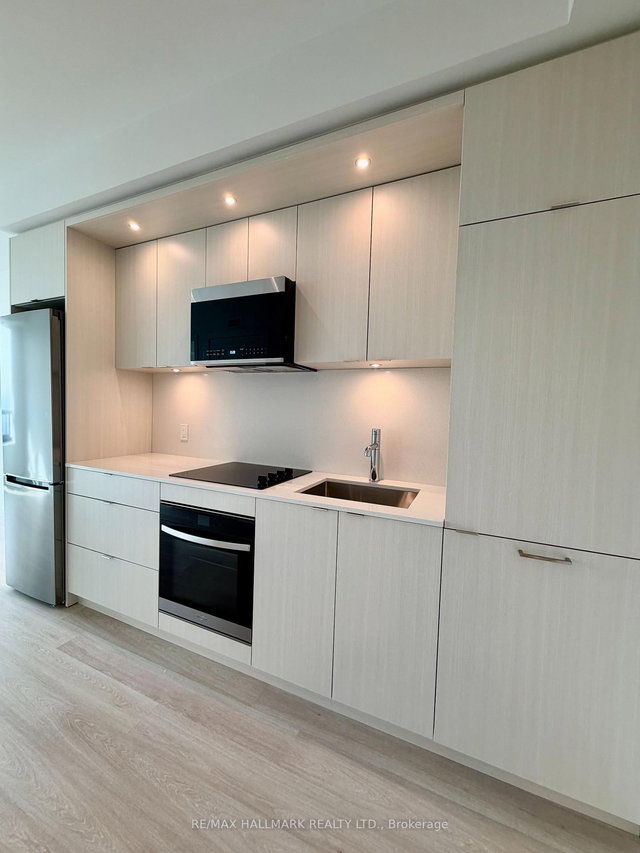 2015 - 60 Central Park Roadway