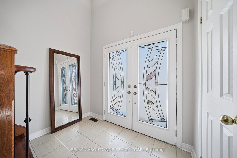 884 Stoutt Cres, Milton, L9T 7R1 | Image 2