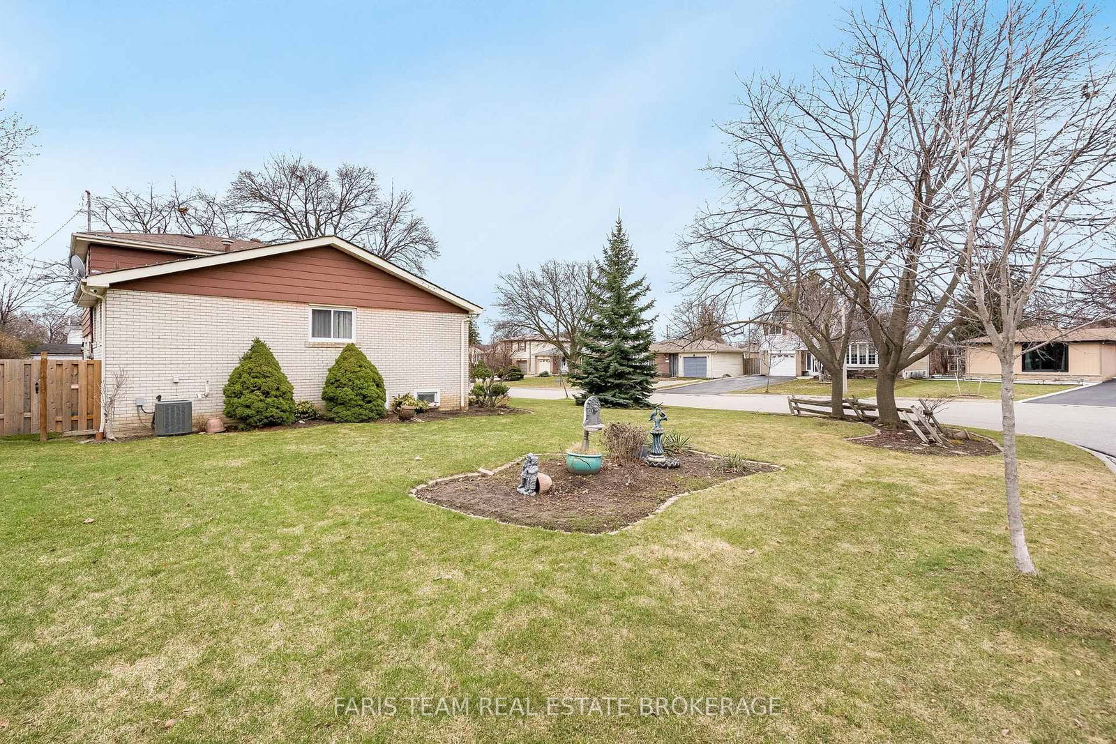 Detached House for sale at 28 Bromley Crescent, Brampton, Ontario, L6T 1Z1 - Avondale - MLS: W12960372