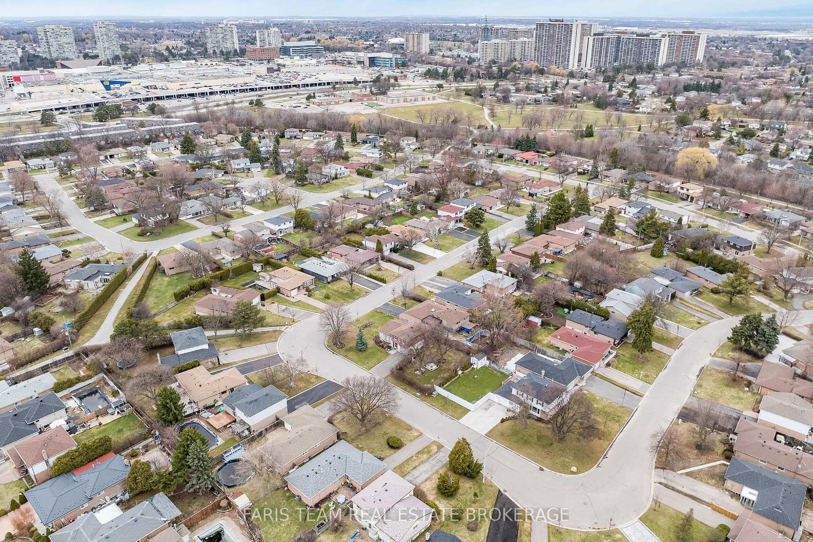 Detached House for sale at 28 Bromley Crescent, Brampton, Ontario, L6T 1Z1 - Avondale - MLS: W12960372