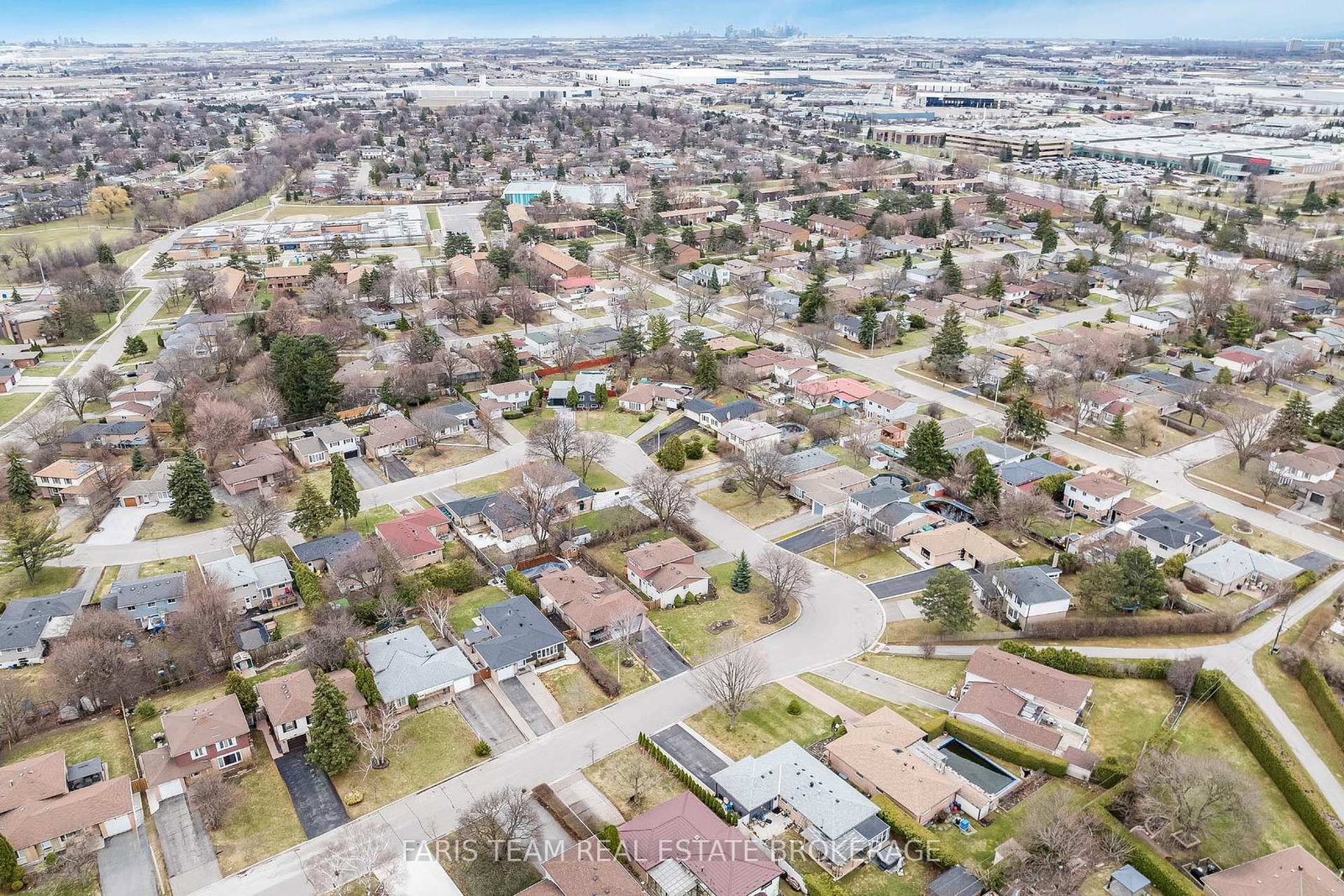 Detached House for sale at 28 Bromley Crescent, Brampton, Ontario, L6T 1Z1 - Avondale - MLS: W12960372