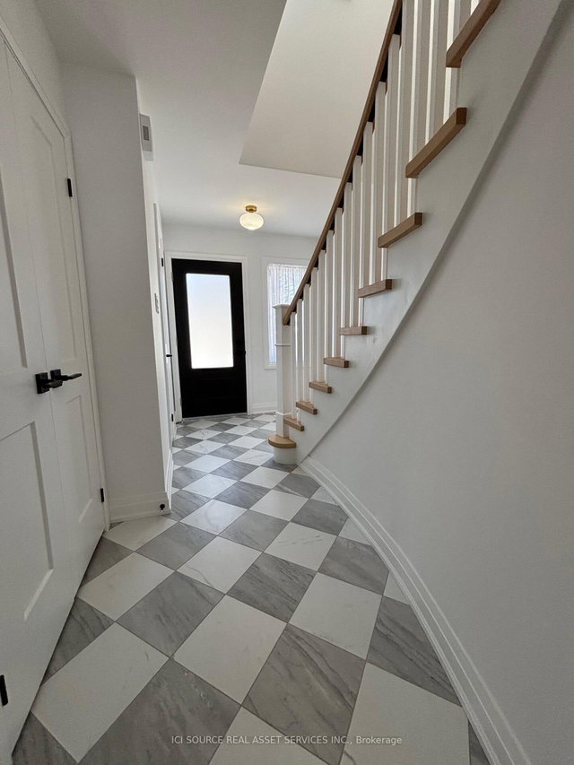 851 Sweetwater Crescent