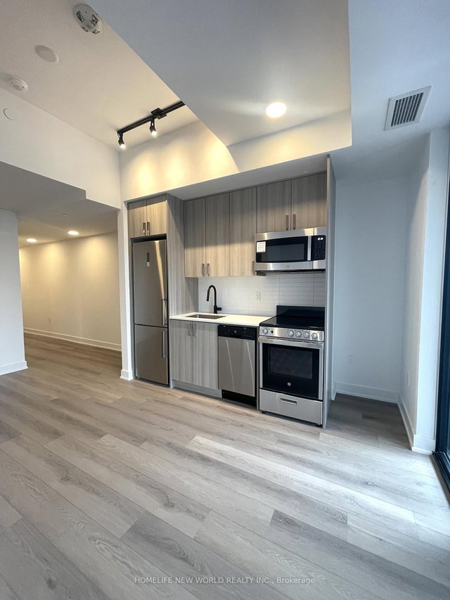 608 - 758 Dovercourt Road