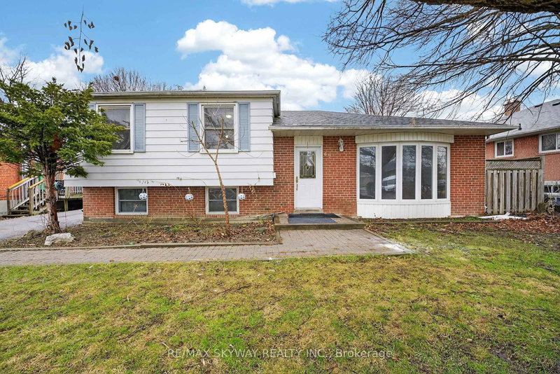 69 Argyle Cres, Brampton, L6T 1M9 | Image 2