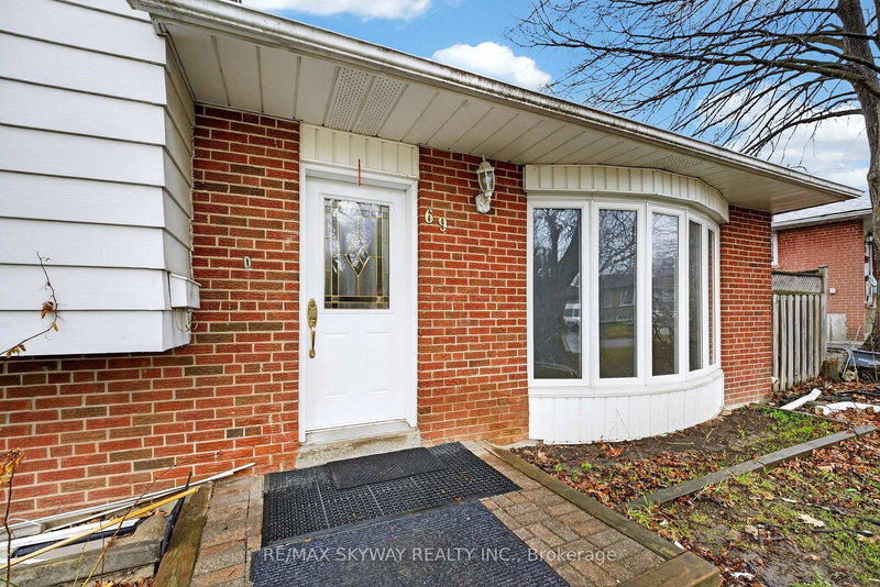 69 Argyle Cres, Brampton, L6T 1M9 | Image 3