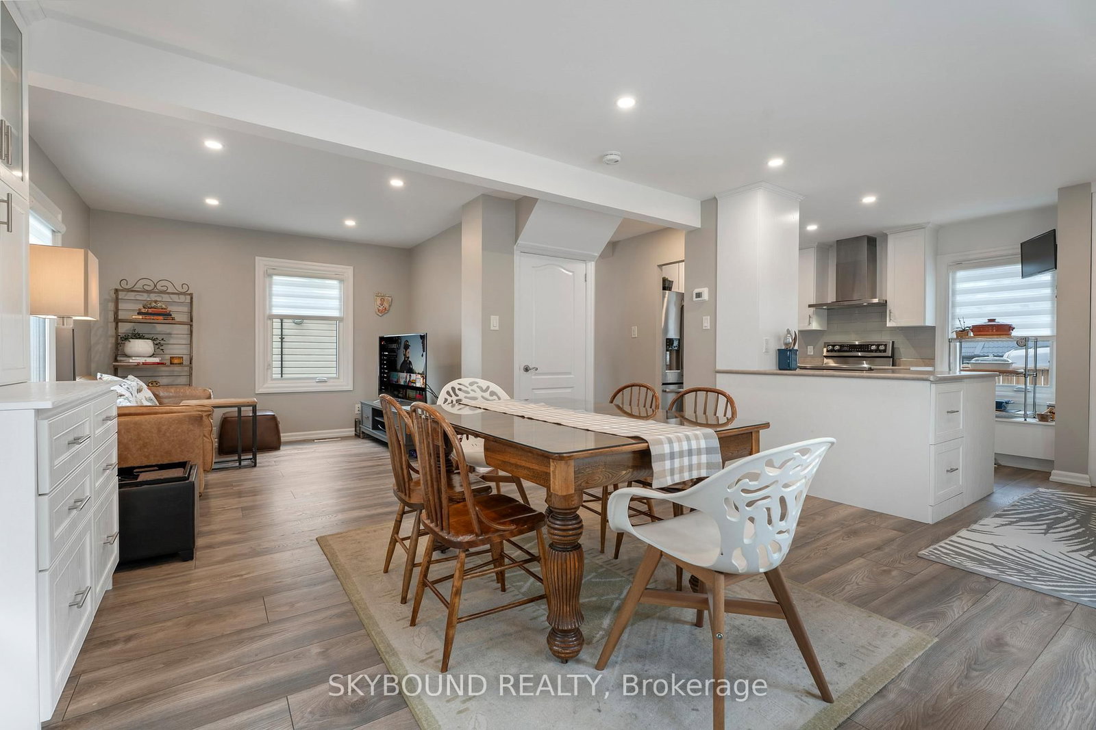 Detached House for sale at 790 The Queensway, Toronto, Ontario, M8Z 1N5 - Stonegate-Queensway - MLS: W12960658