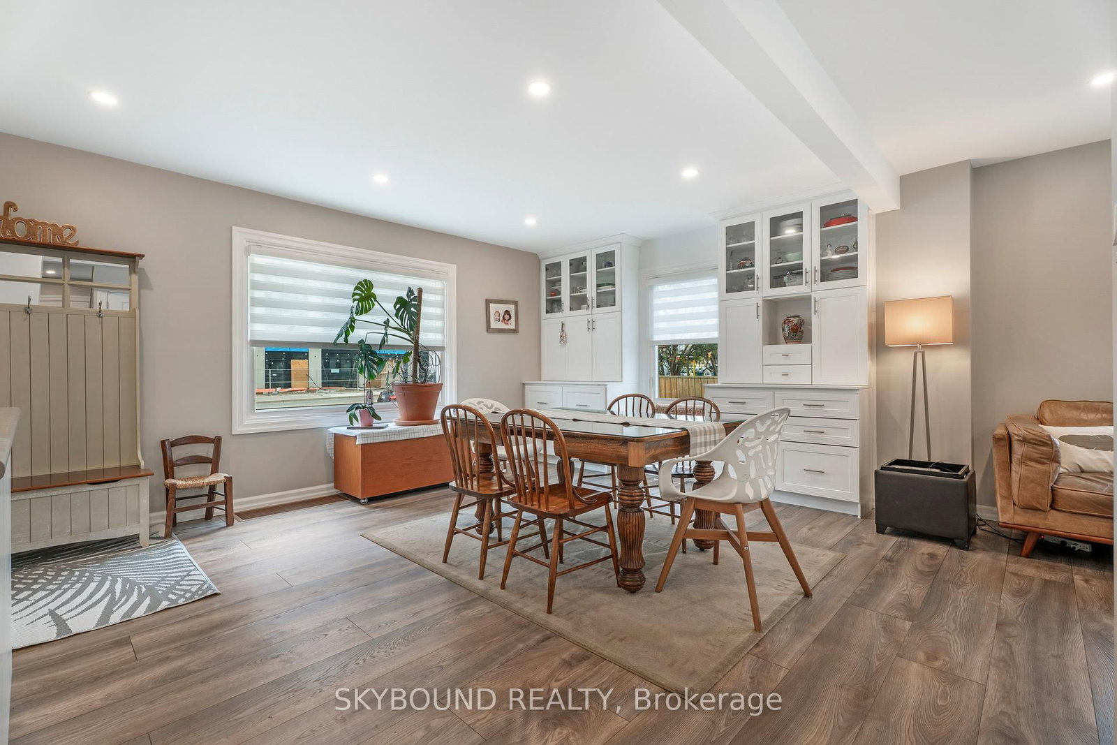 Detached House for sale at 790 The Queensway, Toronto, Ontario, M8Z 1N5 - Stonegate-Queensway - MLS: W12960658