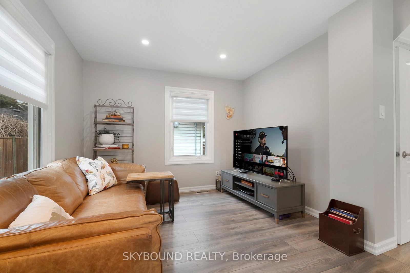 Detached House for sale at 790 The Queensway, Toronto, Ontario, M8Z 1N5 - Stonegate-Queensway - MLS: W12960658