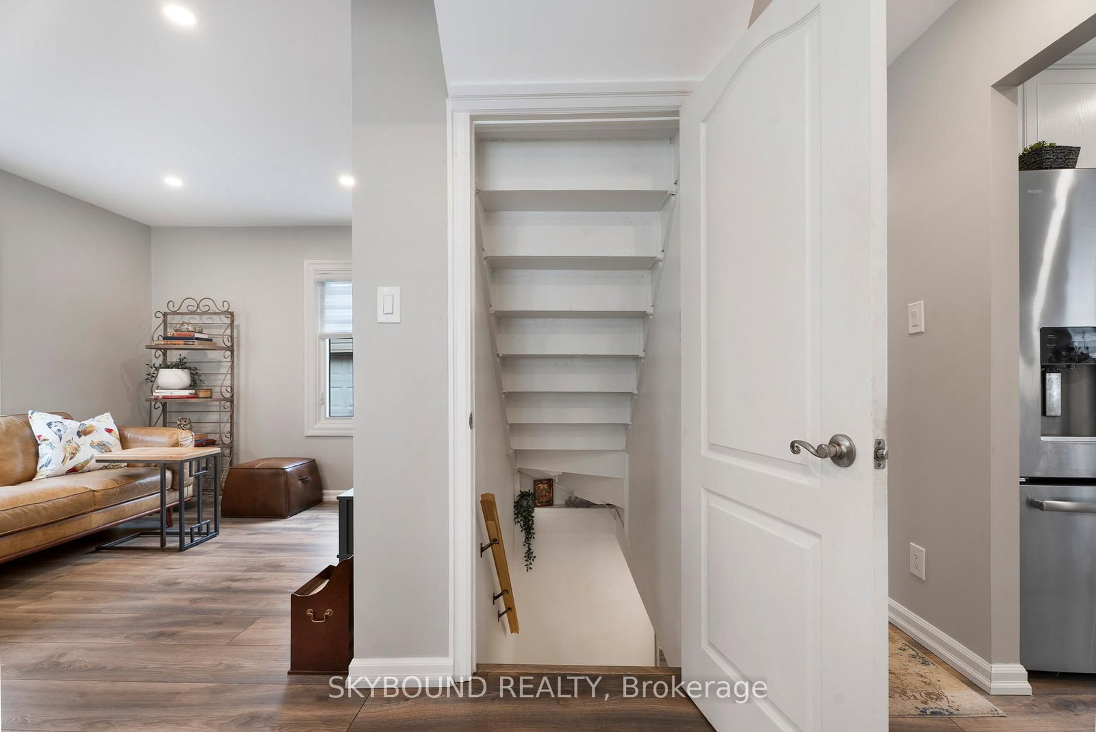 Detached House for sale at 790 The Queensway, Toronto, Ontario, M8Z 1N5 - Stonegate-Queensway - MLS: W12960658