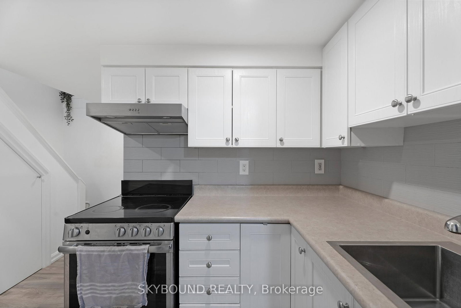 Detached House for sale at 790 The Queensway, Toronto, Ontario, M8Z 1N5 - Stonegate-Queensway - MLS: W12960658