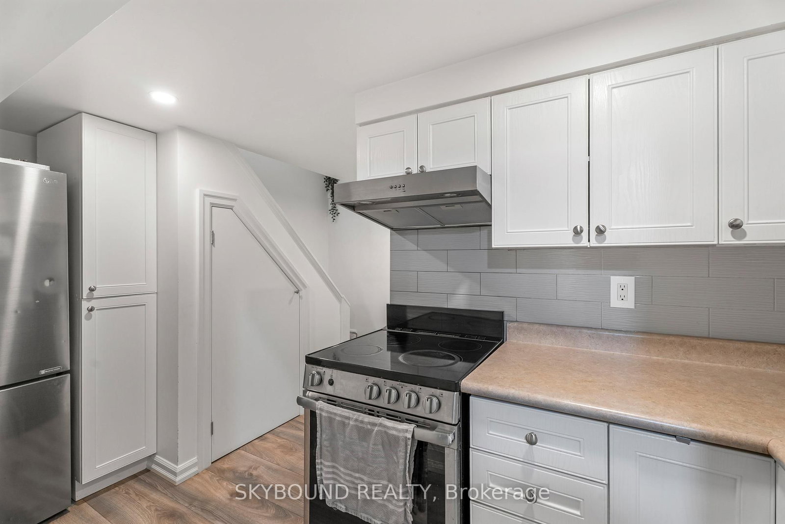 Detached House for sale at 790 The Queensway, Toronto, Ontario, M8Z 1N5 - Stonegate-Queensway - MLS: W12960658