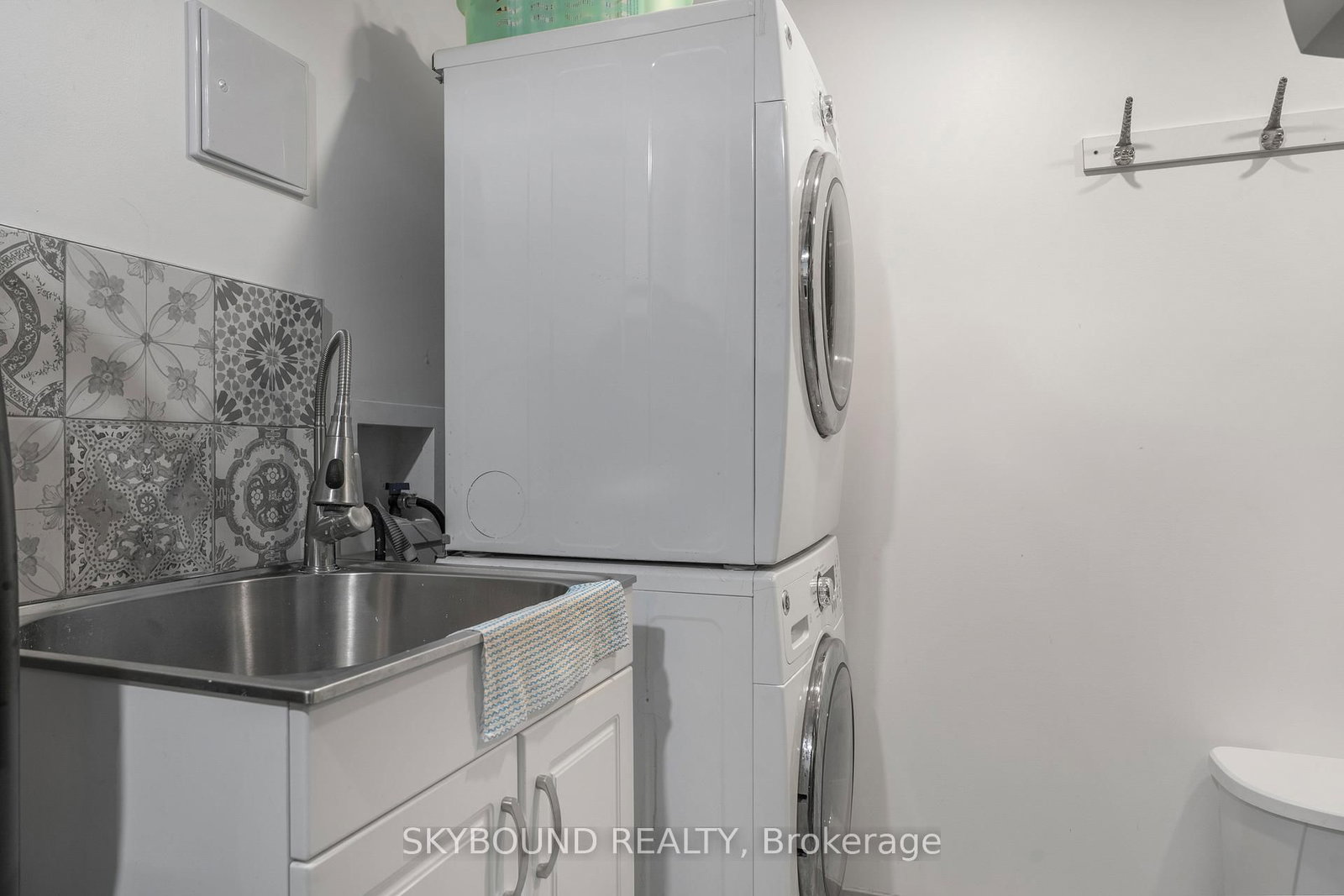 Detached House for sale at 790 The Queensway, Toronto, Ontario, M8Z 1N5 - Stonegate-Queensway - MLS: W12960658