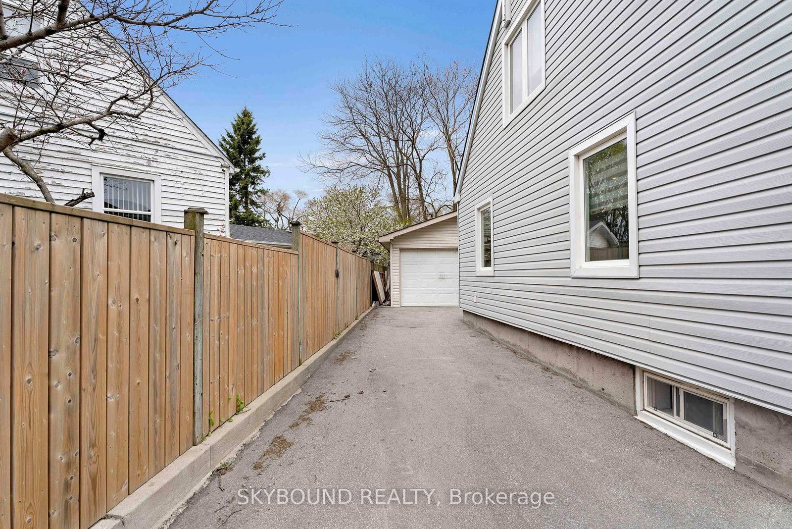 Detached House for sale at 790 The Queensway, Toronto, Ontario, M8Z 1N5 - Stonegate-Queensway - MLS: W12960658