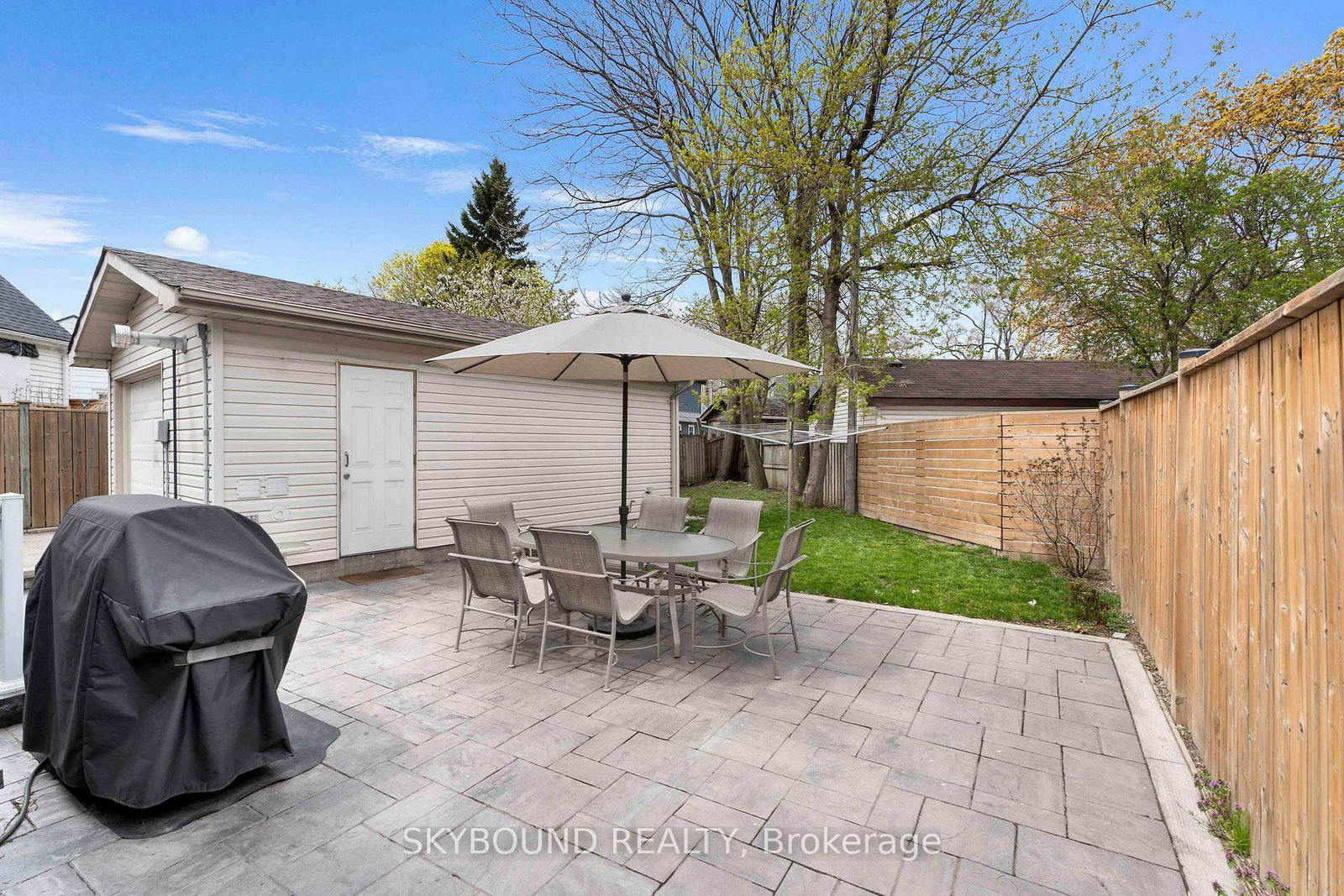 Detached House for sale at 790 The Queensway, Toronto, Ontario, M8Z 1N5 - Stonegate-Queensway - MLS: W12960658