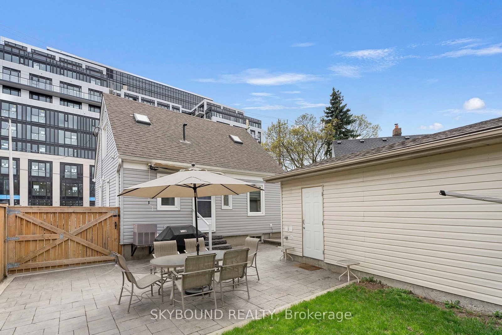 Detached House for sale at 790 The Queensway, Toronto, Ontario, M8Z 1N5 - Stonegate-Queensway - MLS: W12960658