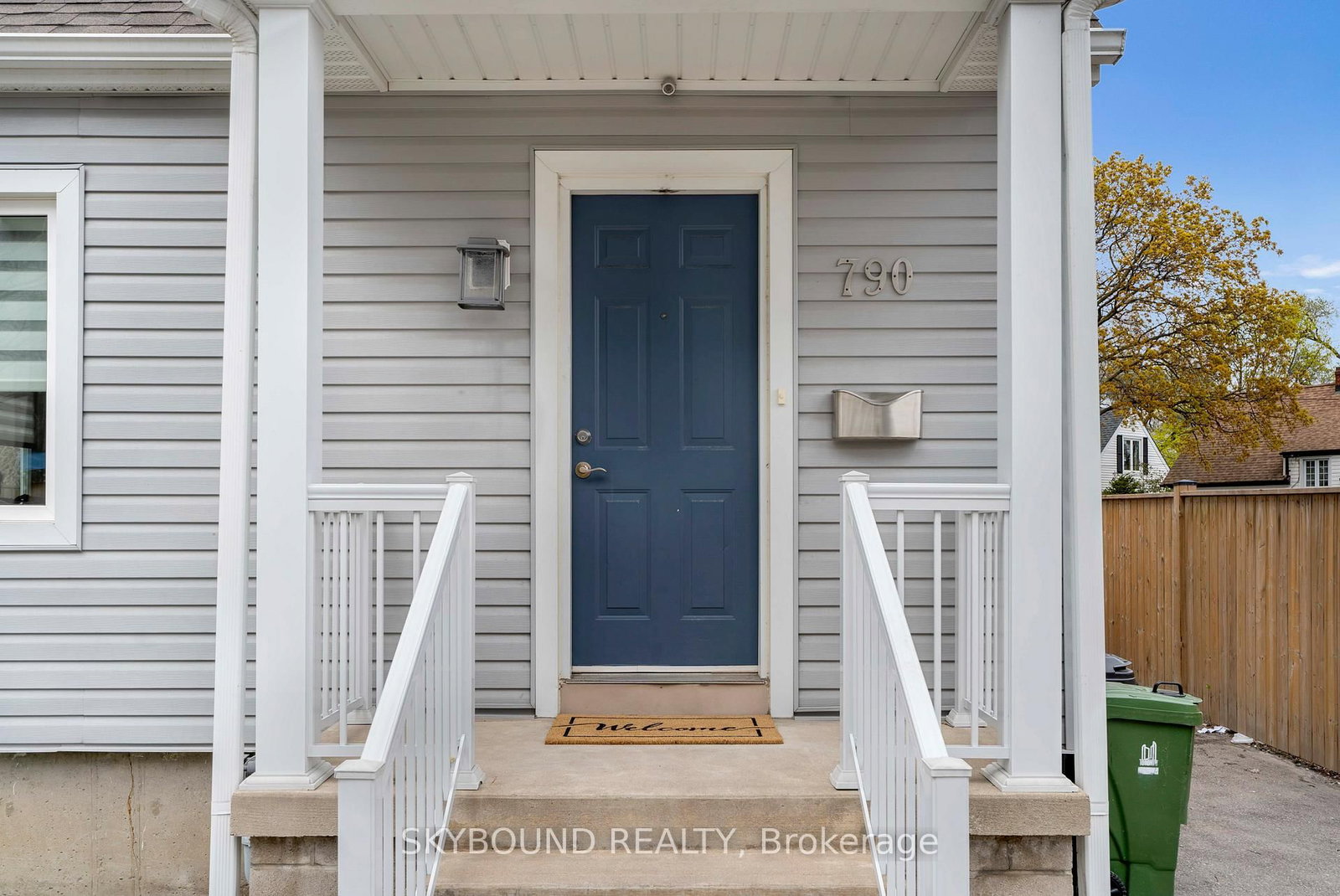 Detached House for sale at 790 The Queensway, Toronto, Ontario, M8Z 1N5 - Stonegate-Queensway - MLS: W12960658