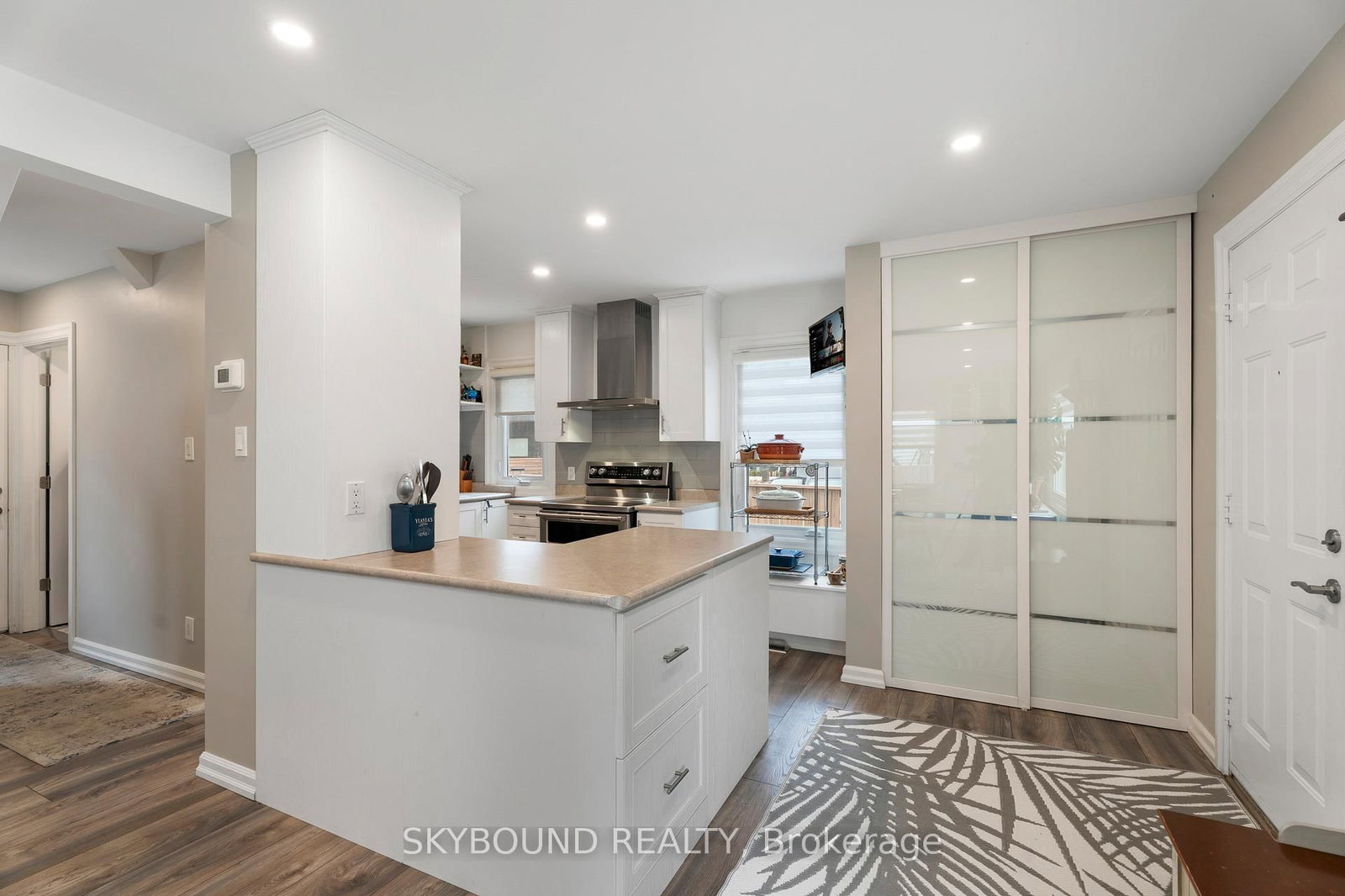 Detached House for sale at 790 The Queensway, Toronto, Ontario, M8Z 1N5 - Stonegate-Queensway - MLS: W12960658