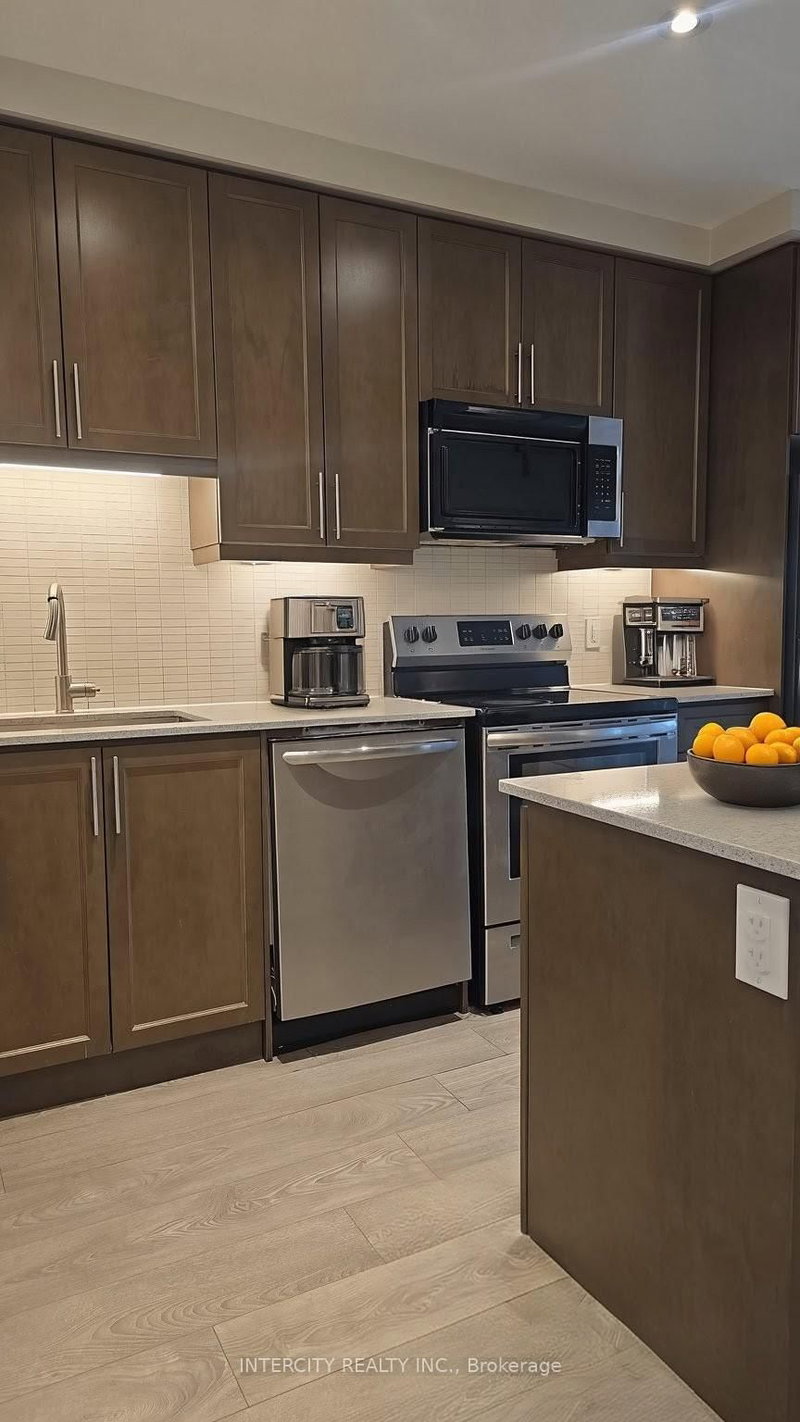 601 - 15 Lynch St, Brampton, L6W 0C7 | Image 2