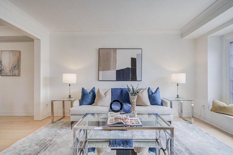 2708 Los Palmas Crt, Mississauga, L5N 2G7 | Image 2