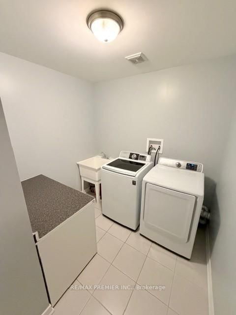 Semi-Detached House for sale at 82 Chesterwood Crescent, Brampton, Ontario, L6Y 0Z5 - Credit Valley - MLS: W12961110