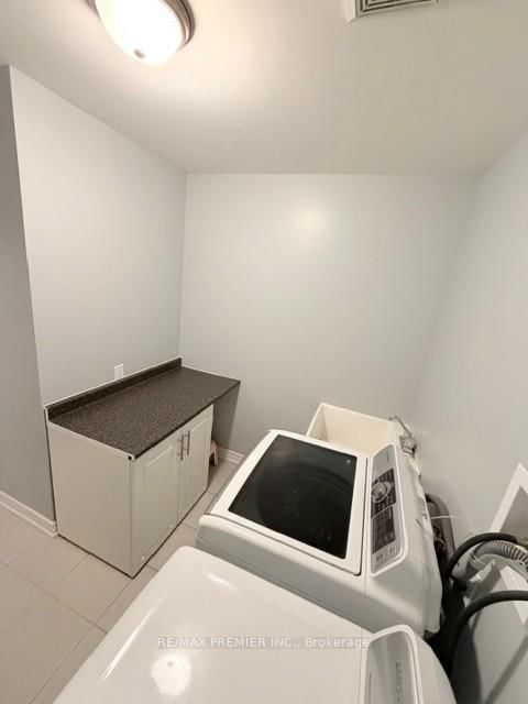 Semi-Detached House for sale at 82 Chesterwood Crescent, Brampton, Ontario, L6Y 0Z5 - Credit Valley - MLS: W12961110