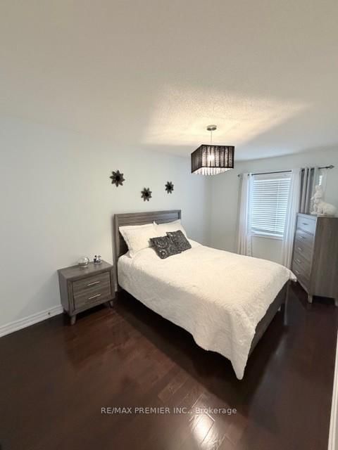 Semi-Detached House for sale at 82 Chesterwood Crescent, Brampton, Ontario, L6Y 0Z5 - Credit Valley - MLS: W12961110