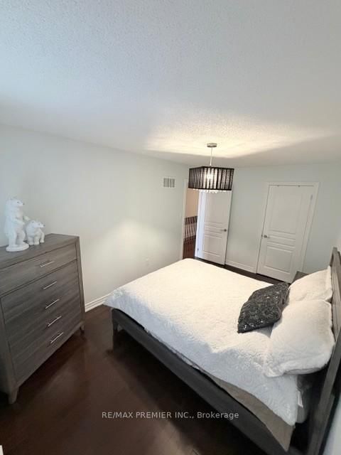 Semi-Detached House for sale at 82 Chesterwood Crescent, Brampton, Ontario, L6Y 0Z5 - Credit Valley - MLS: W12961110