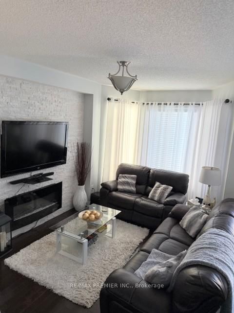 Semi-Detached House for sale at 82 Chesterwood Crescent, Brampton, Ontario, L6Y 0Z5 - Credit Valley - MLS: W12961110