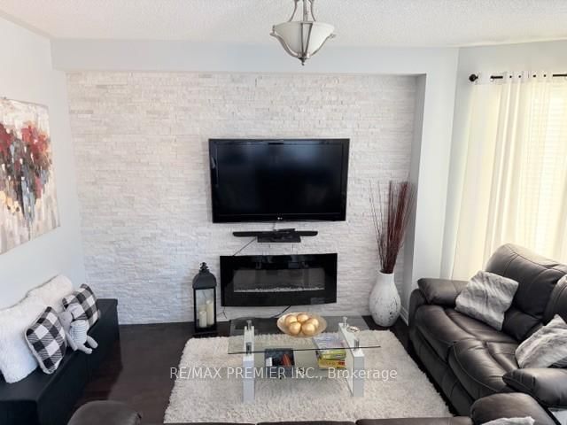 Semi-Detached House for sale at 82 Chesterwood Crescent, Brampton, Ontario, L6Y 0Z5 - Credit Valley - MLS: W12961110