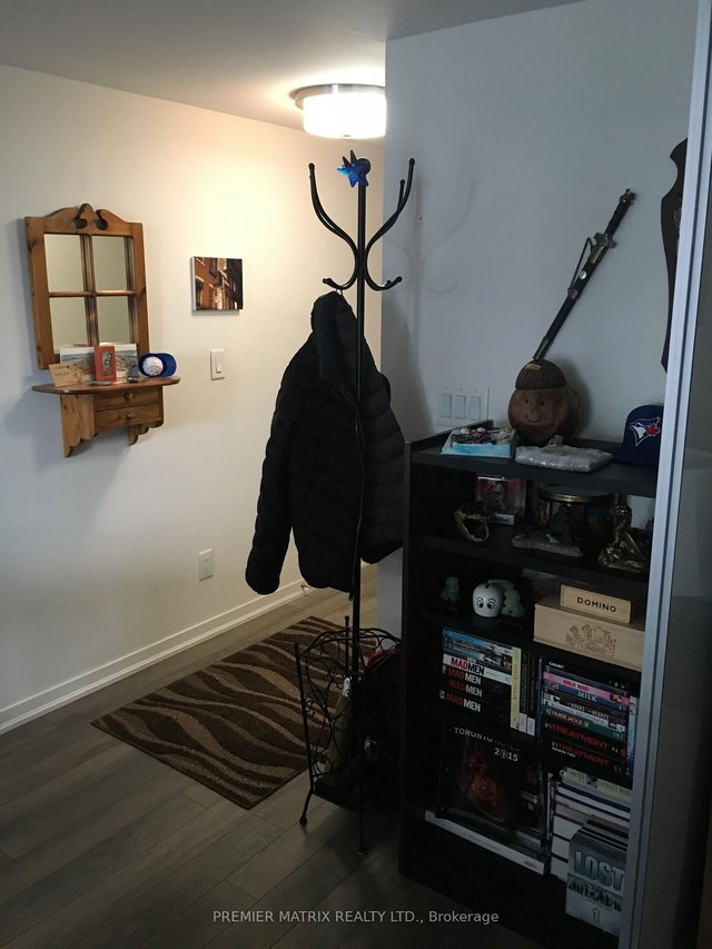 904 - 20 Joe Shuster Way